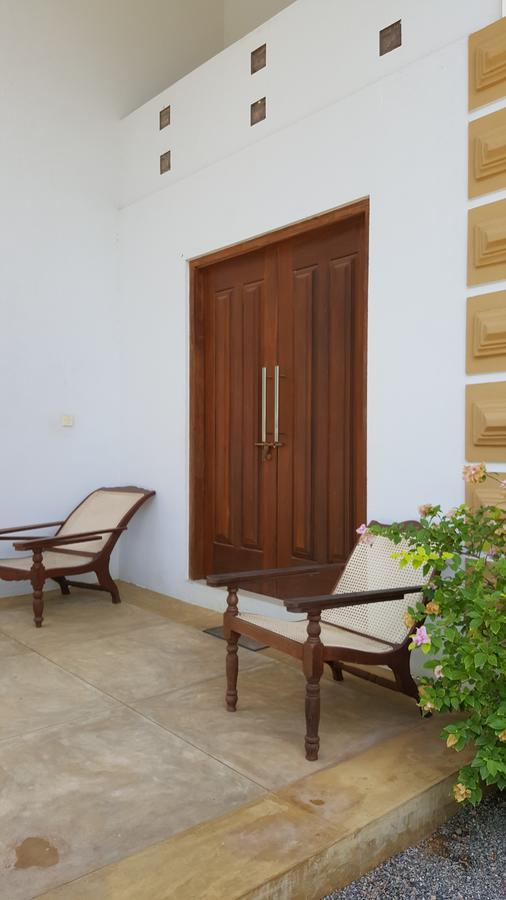Lokuge Grand Resort Катарагама Екстериор снимка