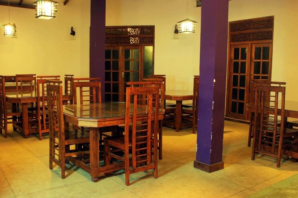 Lokuge Grand Resort Катарагама Екстериор снимка