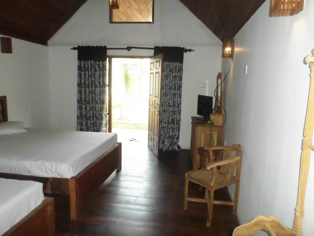 Lokuge Grand Resort Катарагама Екстериор снимка