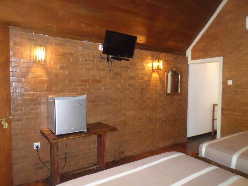 Lokuge Grand Resort Катарагама Екстериор снимка